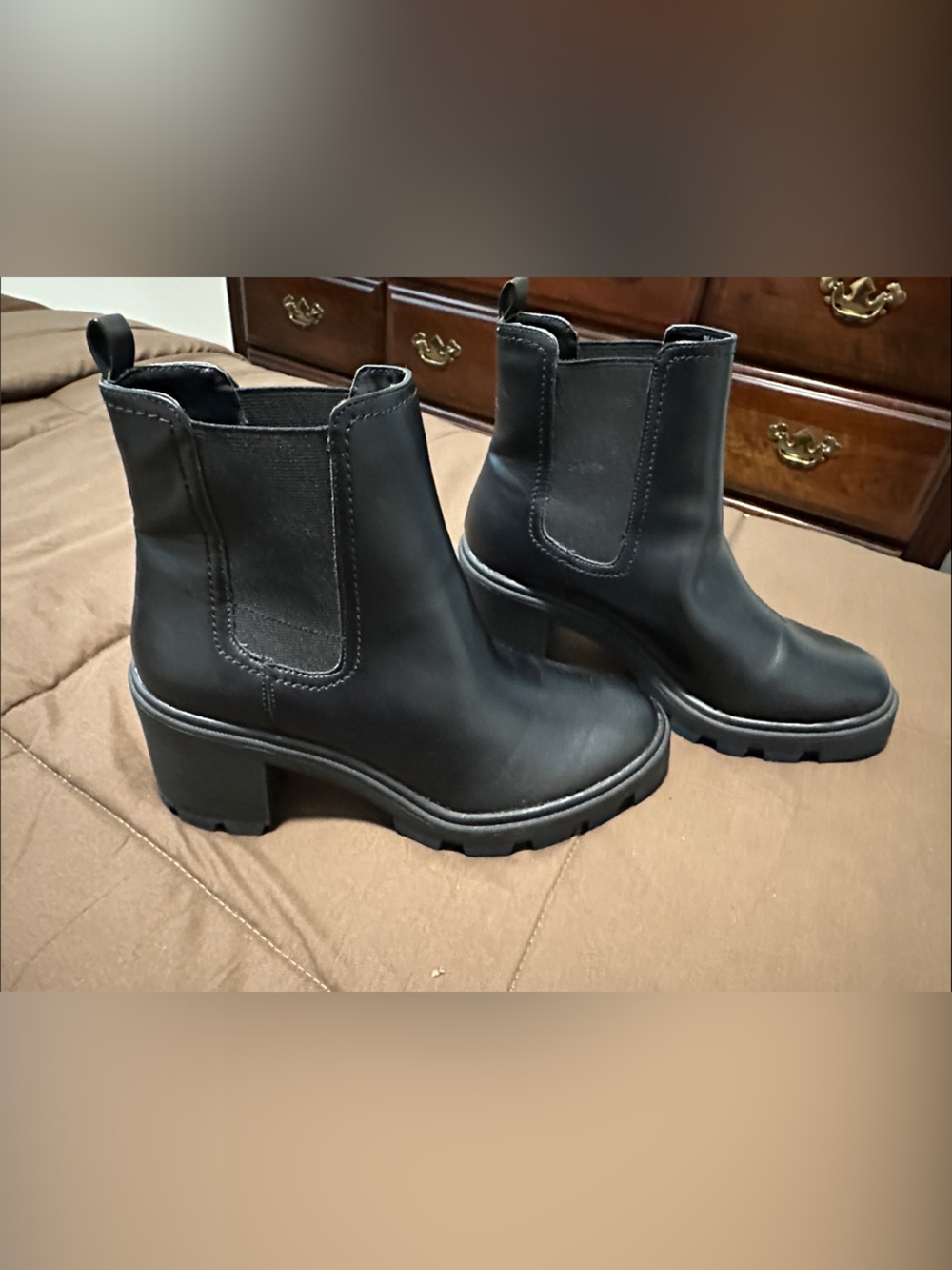 Women’s Boots 9M